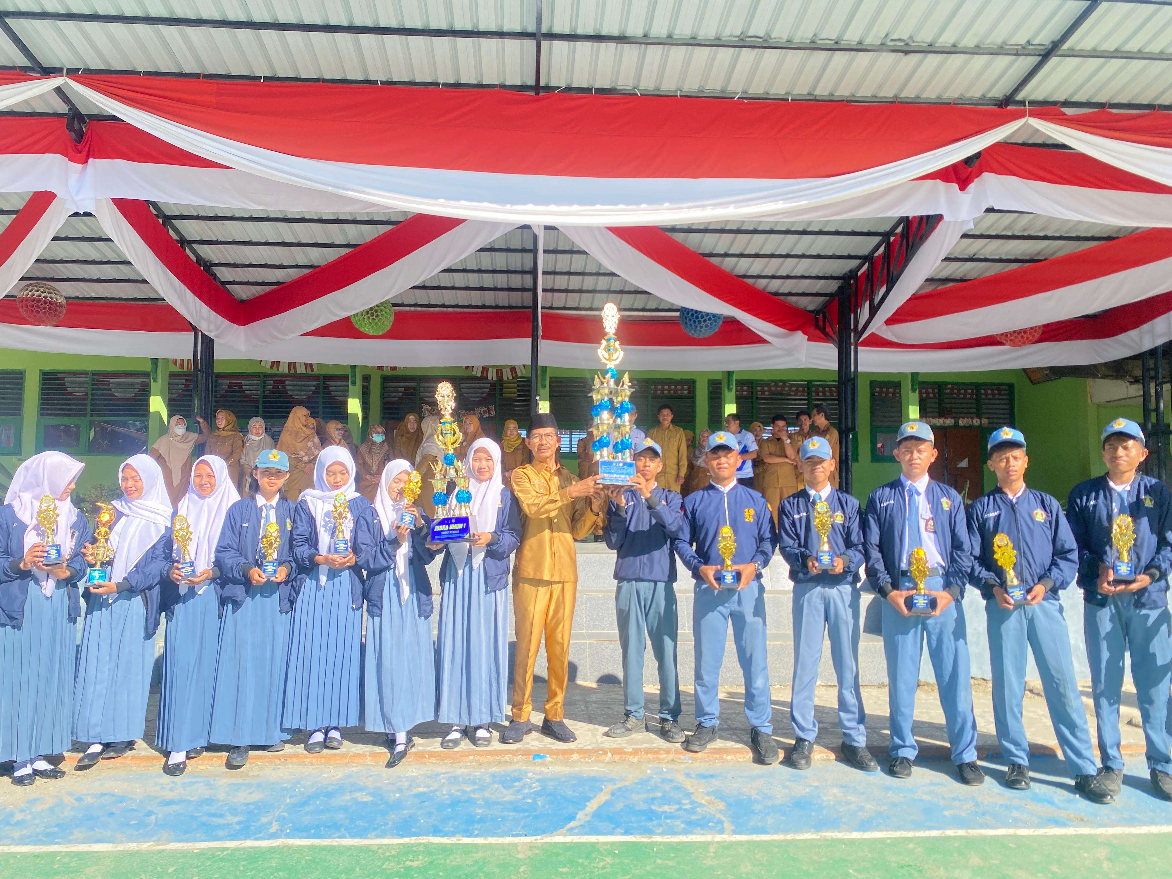 Penyerahan Piagam dan Piala Gold Generation Scout Vol. 3 Pramuka Wonua Sakti